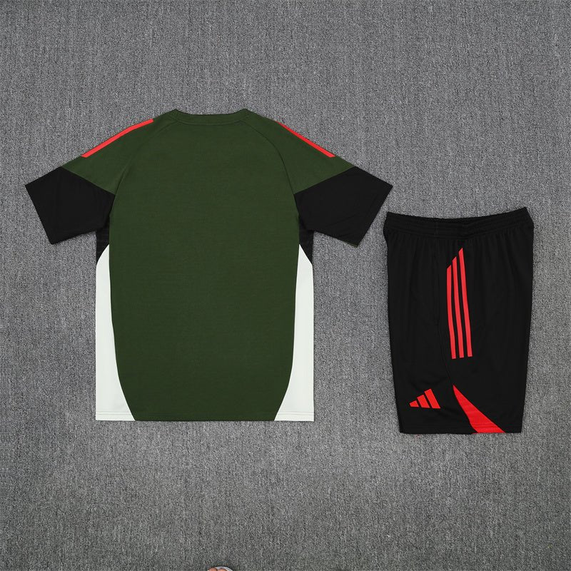 Bayern München Trainingsset 25/26 Trikot und Shorts