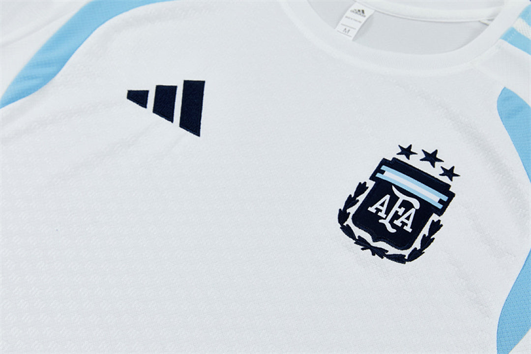 Argentinien Trainingsset 26/27 Trikot Weiß und Shorts Marineblau