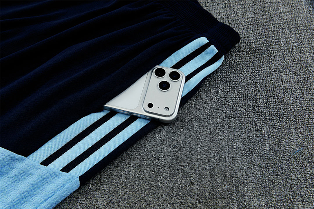 Argentinien Trainingsset 26/27 Trikot Weiß und Shorts Marineblau