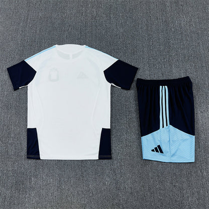 Argentinien Trainingsset 26/27 Trikot Weiß und Shorts Marineblau