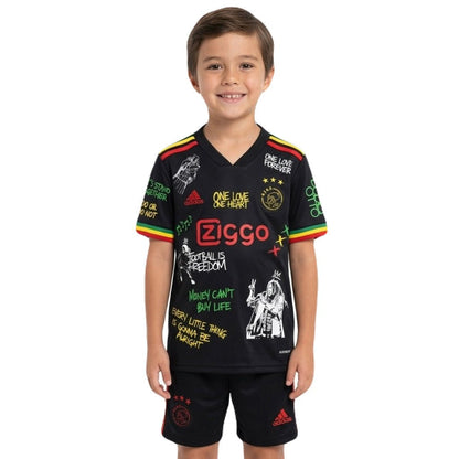 Kinder-Set Ajax Bob Marley 25/26 Trikot und Shorts