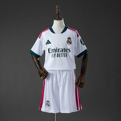 Kinder-Set Real Madrid Heimtrikot 26/27 Trikot und Shorts Weiß