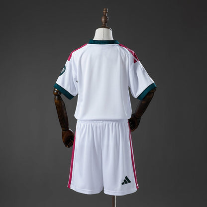 Kinder-Set Real Madrid Heimtrikot 26/27 Trikot und Shorts Weiß