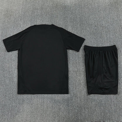 Liverpool Trainingsset 26/27 Trikot und Shorts