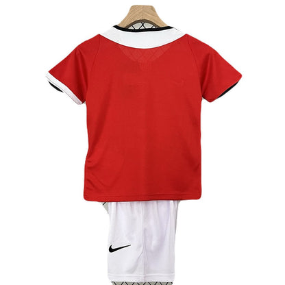 Manchester United Kinder-Set Heimtrikot 05/06 Rot und Weiß (Retro)