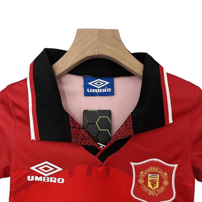 Manchester United Kinder-Set Heimtrikot 94/96 Rot und Weiß (Retro)