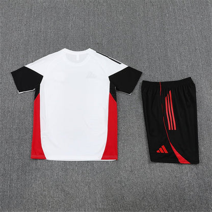 Manchester United Trainingsset 25/26 Trikot Weiß und Shorts Schwarz