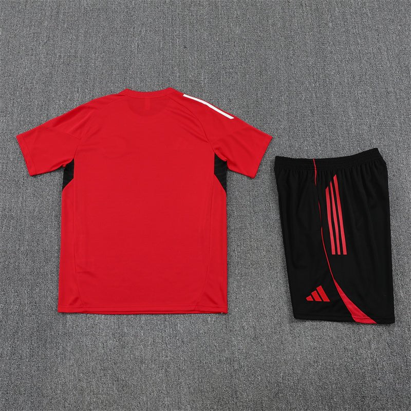 Manchester United Trainingsset 25/26 Trikot Rot und Shorts Schwarz