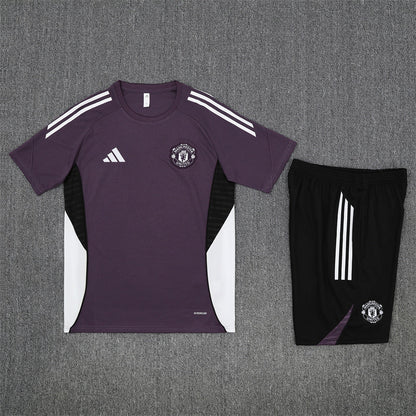 Manchester United Trainingsset 25/26 Trikot Lila und Shorts