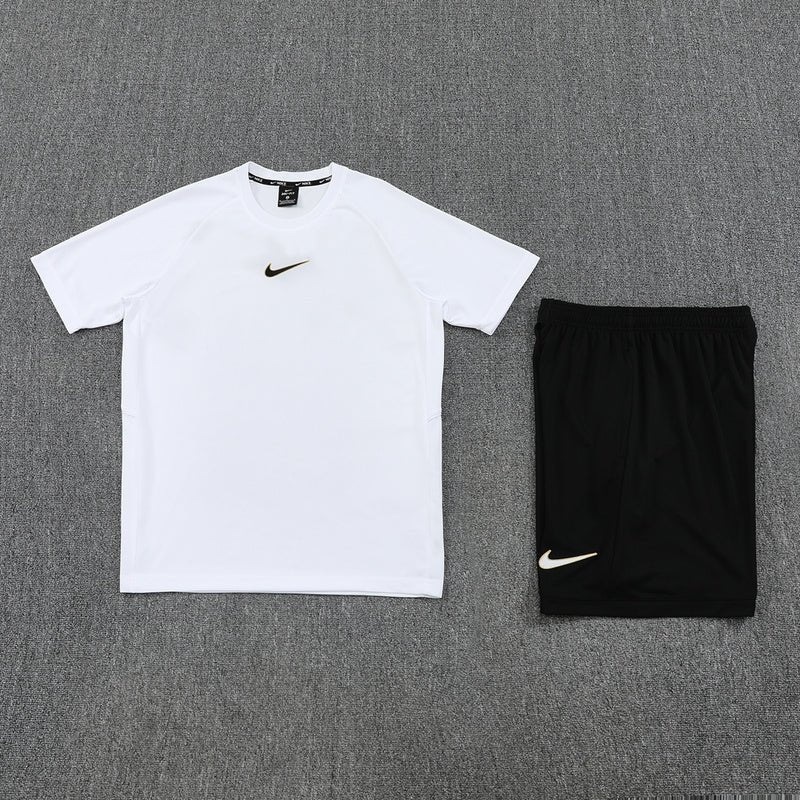 Nike Herren Set Trikot Weiß und Shorts Schwarz