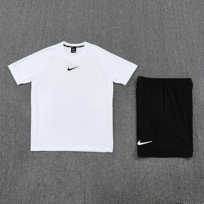 Nike Herren Set Trikot Weiß und Shorts Schwarz