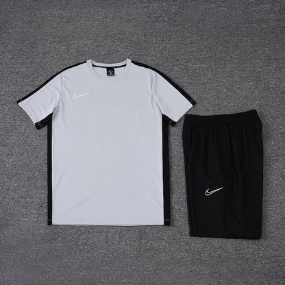 Nike Set Herren Trikot und Shorts