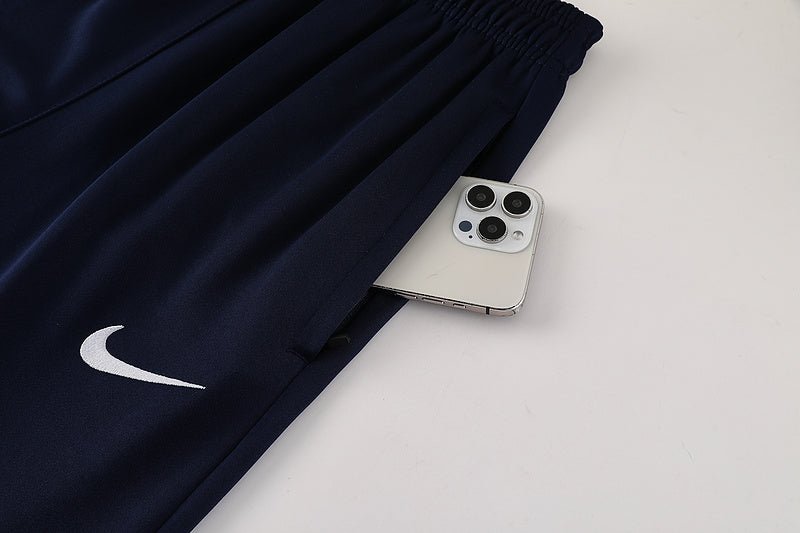 Nike Trainingsanzug Jacke Weiß und Hose Dunkelblau Herren