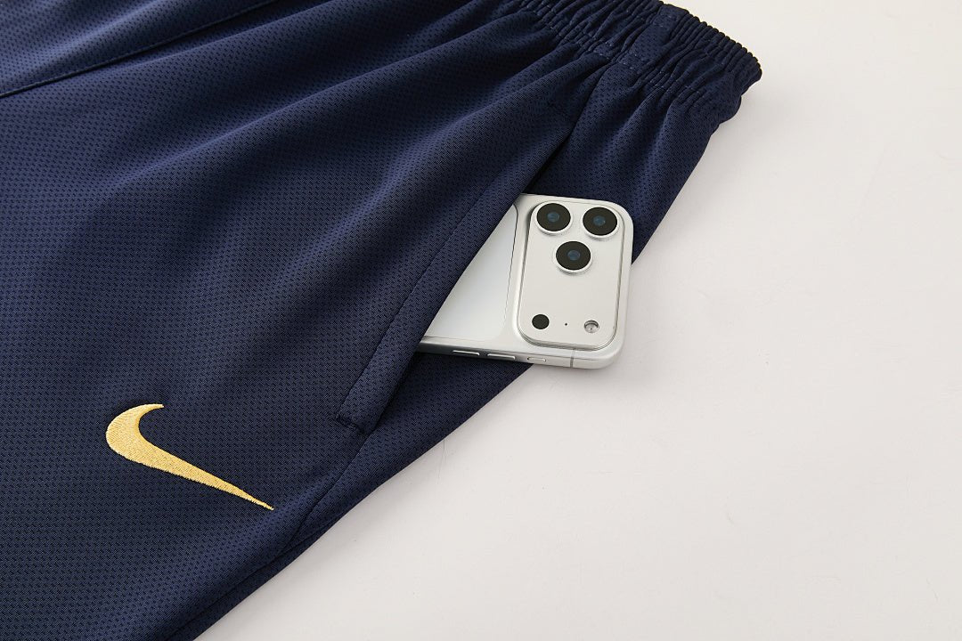 Nike Trainingsanzug Jacke Weiß und Hose Marineblau Herren