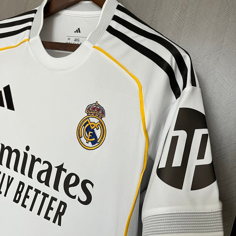 Real Madrid Heimtrikot mit Patches 25/26 Herren Fan-Version