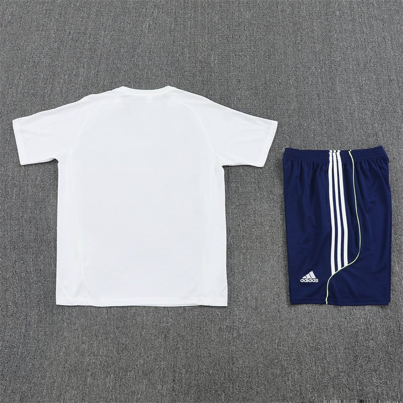 Real Madrid Madrid Trainingsset 25/26 Trikot Weiß und Shorts