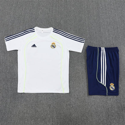 Real Madrid Madrid Trainingsset 25/26 Trikot Weiß und Shorts