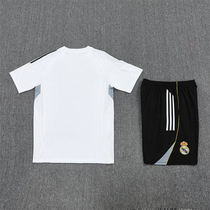Real Madrid Madrid Trainingsset 25/26 Trikot Weiß und Shorts Schwarz