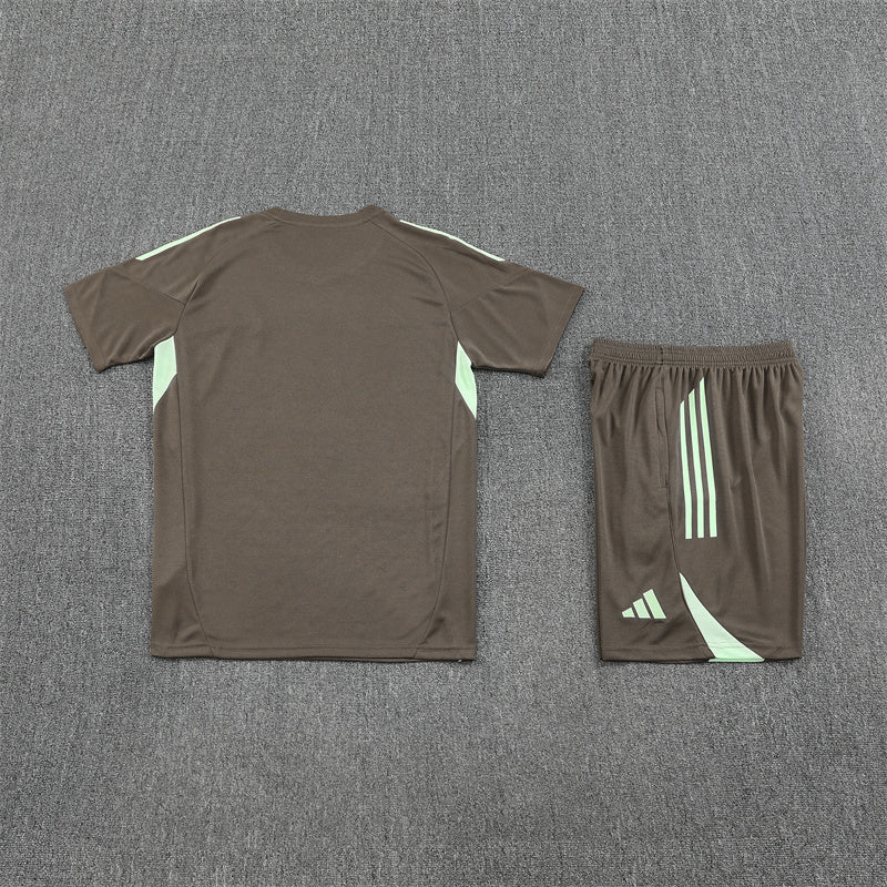Real Madrid Trainingsset 25/26 Trikot und Shorts Dunkelgrau