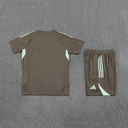Real Madrid Trainingsset 25/26 Trikot und Shorts Dunkelgrau