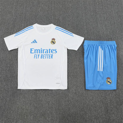 Real Madrid Trainingsset 25/26 Trikot Weiß und Shorts Blau