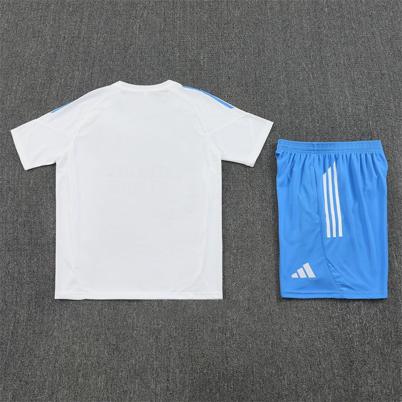 Real Madrid Trainingsset 25/26 Trikot Weiß und Shorts Blau