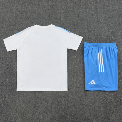 Real Madrid Trainingsset 25/26 Trikot Weiß und Shorts Blau