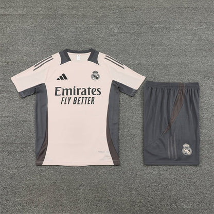 Real Madrid Trainingsset 25/26 Trikot und Shorts