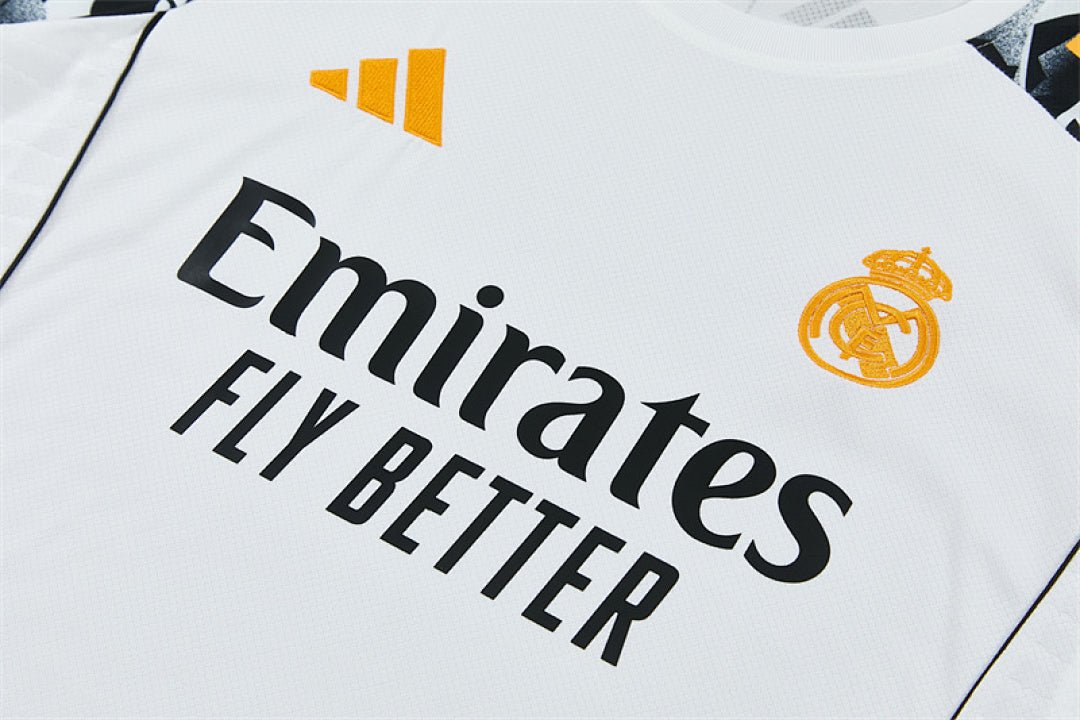 Real Madrid x Marvel Trainingsset 25/26 Trikot und Shorts