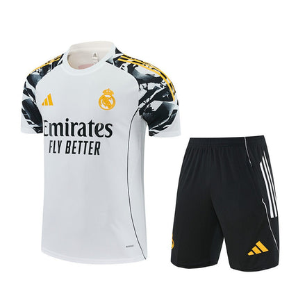 Real Madrid x Marvel Trainingsset 25/26 Trikot und Shorts