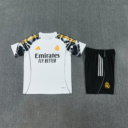 Real Madrid x Marvel Trainingsset 25/26 Trikot und Shorts