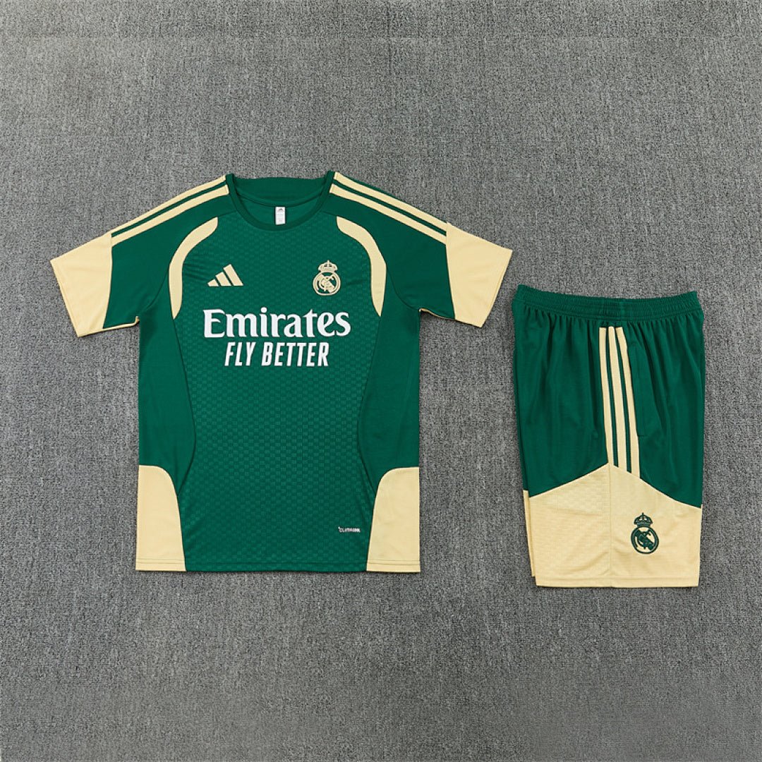 Real Madrid Trainingsset 26/27 Trikot und Shorts Grün