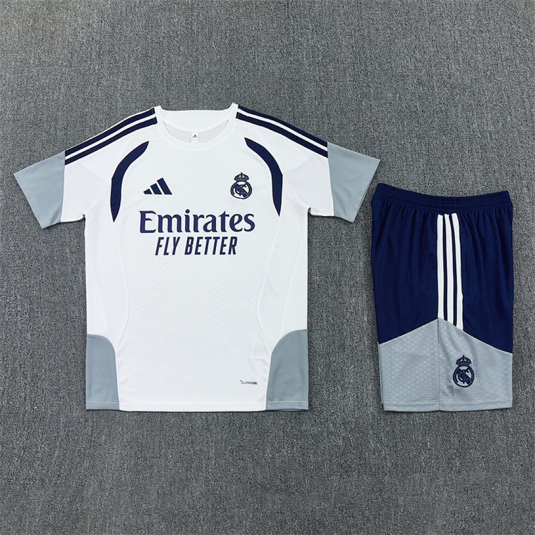 Real Madrid Trainingsset 26/27 Trikot Weiß und Shorts