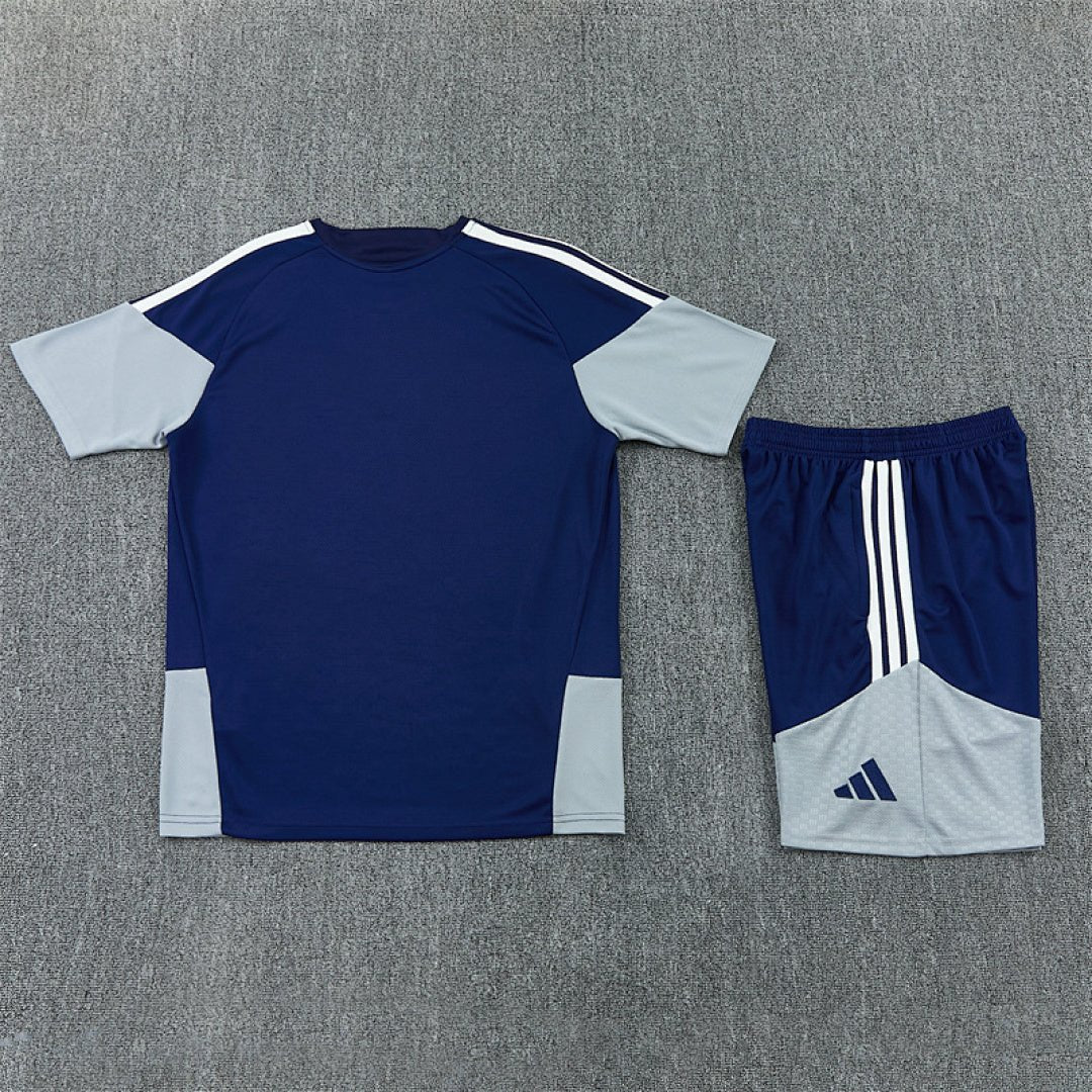Real Madrid Trainingsset 26/27 Trikot und Shorts Marineblau